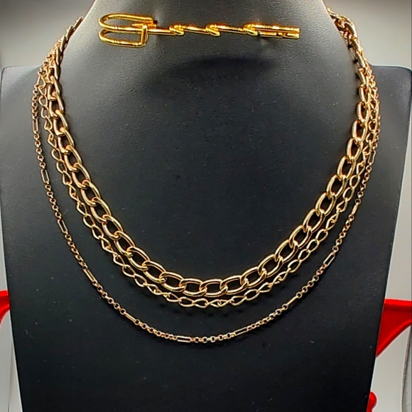 Source Unknown Jewelry - Elegant Triple Chain Gold Necklace